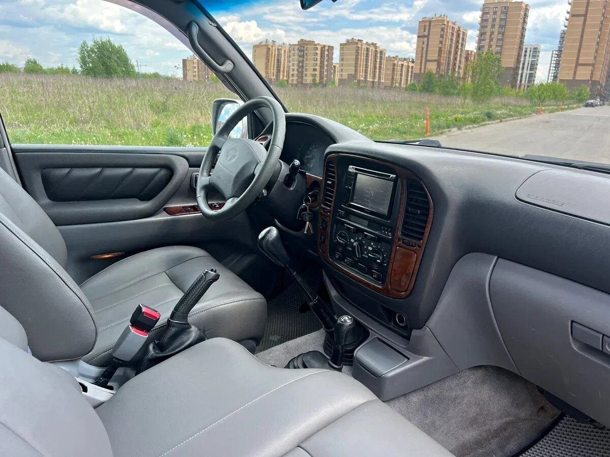 Салон Land Cruiser