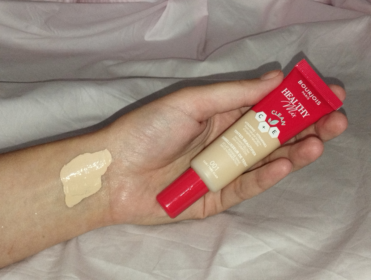 Оттенок 01 на руке. 