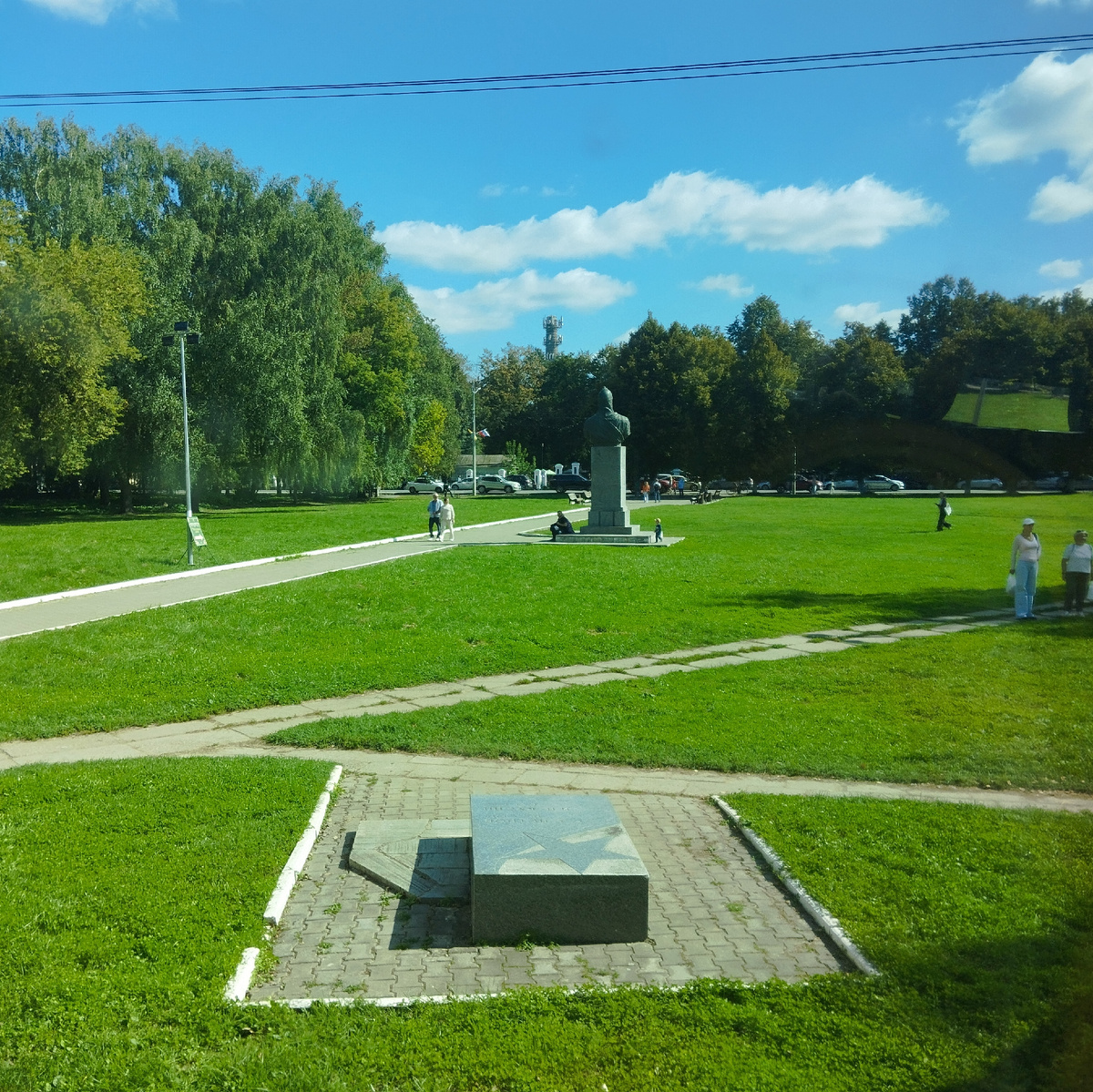 Город Переславль-Залесский. Красная площадь. Вид из окна экскурсионного автобуса. ЗДЕСЬ и далее фото автора и(или) из личного архива автора, если не указано иначе.