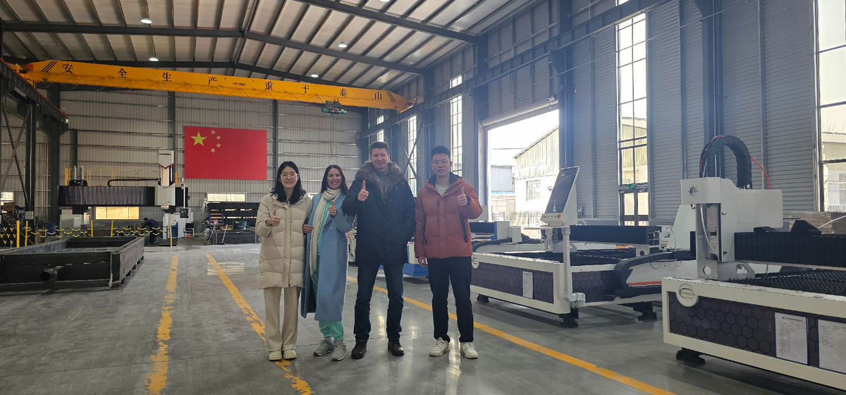 Представители компании ООО БОДОР на заводе B-Power