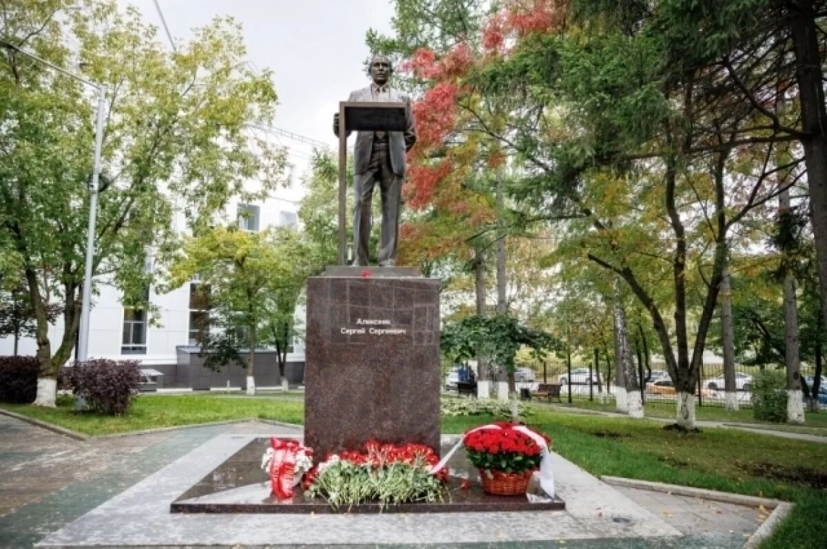    В Екатеринбурге открыли памятник одному из авторов Конституции России