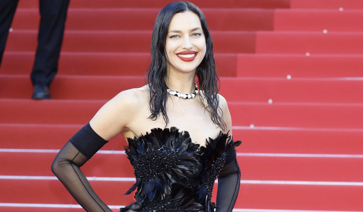     Ирина Шейк в "голом" платье посетила теннисный турнир US Open