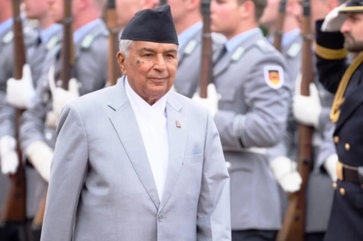    Армия Непала эвакуировала президента страны после поджога его резиденции