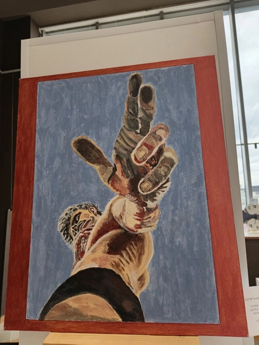    Некоторые картины художника удивляют сложными ракурсами. Фото: «АиФ-Урал»/ Дарья Попович