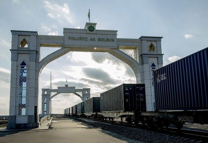 Грузовой поезд на туркмено-иранской границе (Фото: railway.gov.tm)