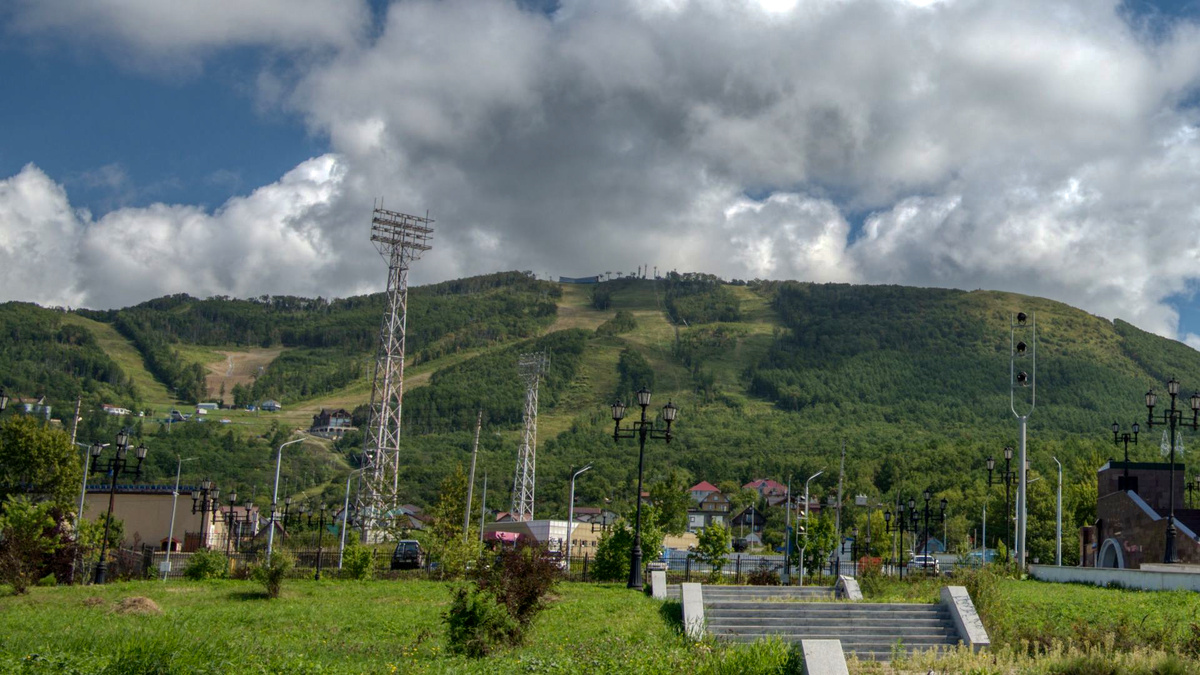 Гора Большевик изрезана лыжными трассами
