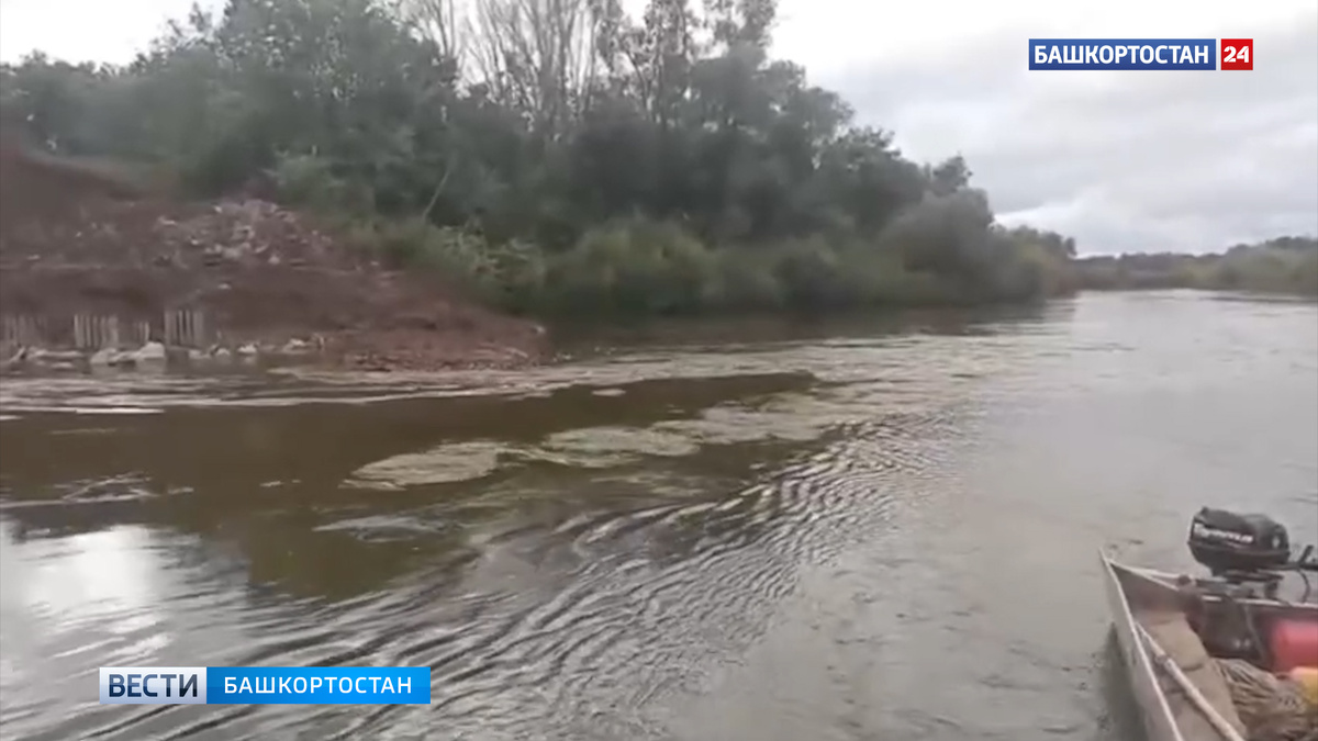    В Башкирии из реки подняли затонувший автомобиль с погибшим водителем, поиски которого велись три дня