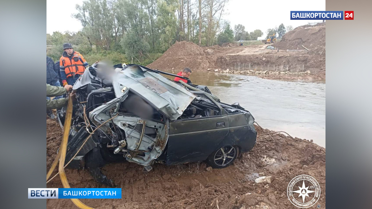    В Башкирии из реки подняли затонувший автомобиль с погибшим водителем, поиски которого велись три дня
