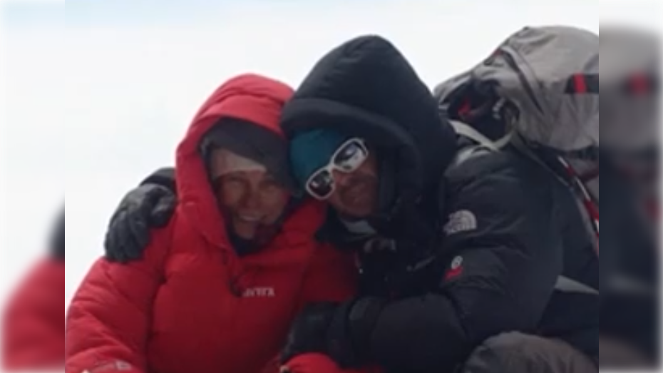 Последнее фото с Натальей / Кадр эфира "Первого канала", шоу "Пусть говорят" / 1tv.ru