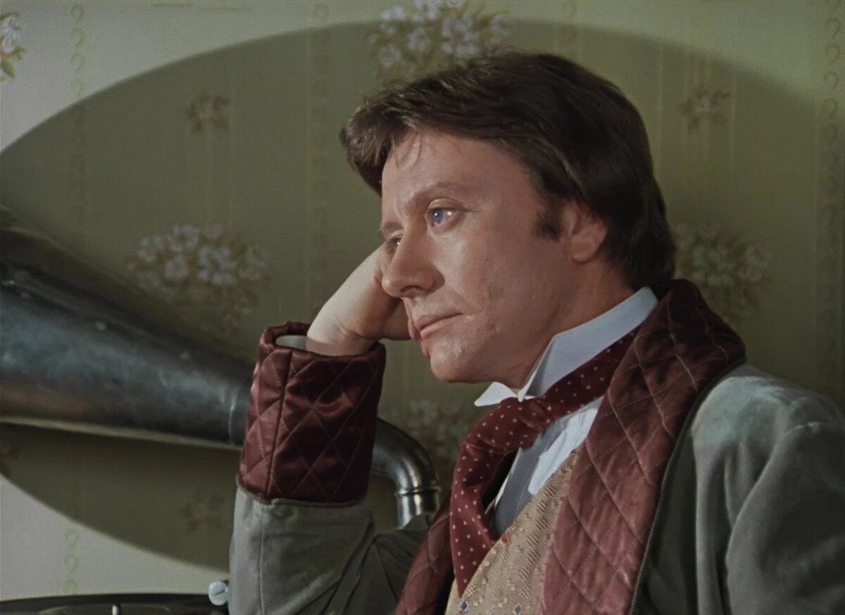    Настоящие имена известных советских актеров: как появились их творческие псевдонимы