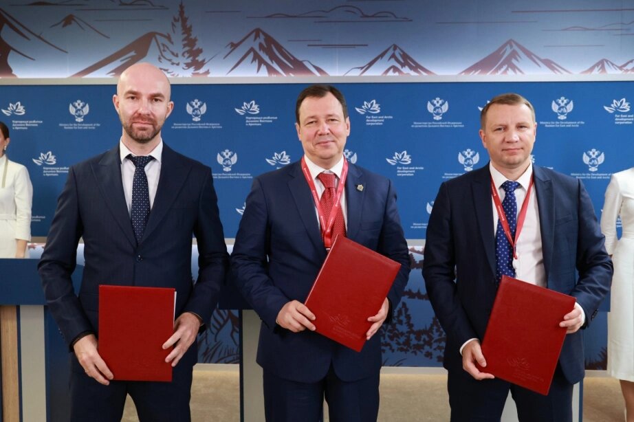    Подписание соглашения о создании золотодобывающего кластера. Фото: Правительство Хабаровского края