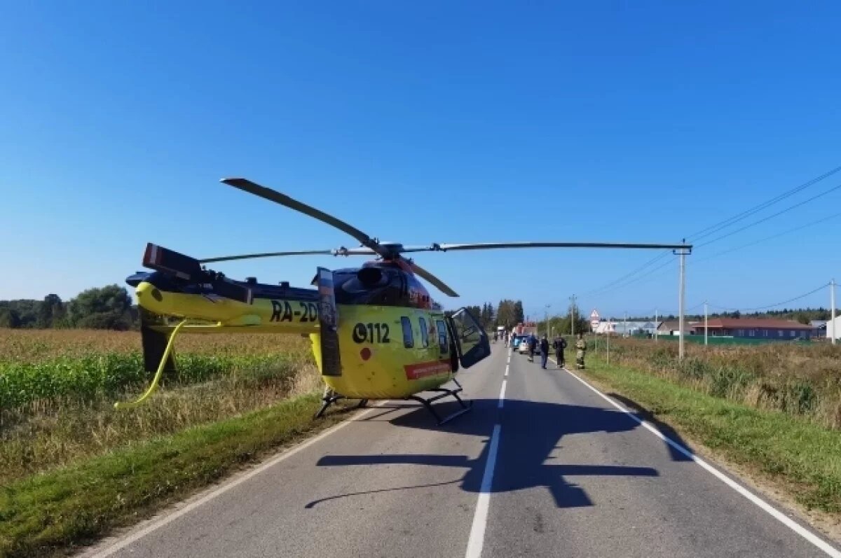    Чудом уцелевших в аварии детей спасли при помощи санитарной авиации