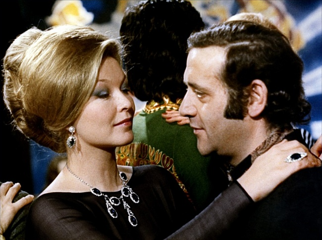 Жан Янн (справа)