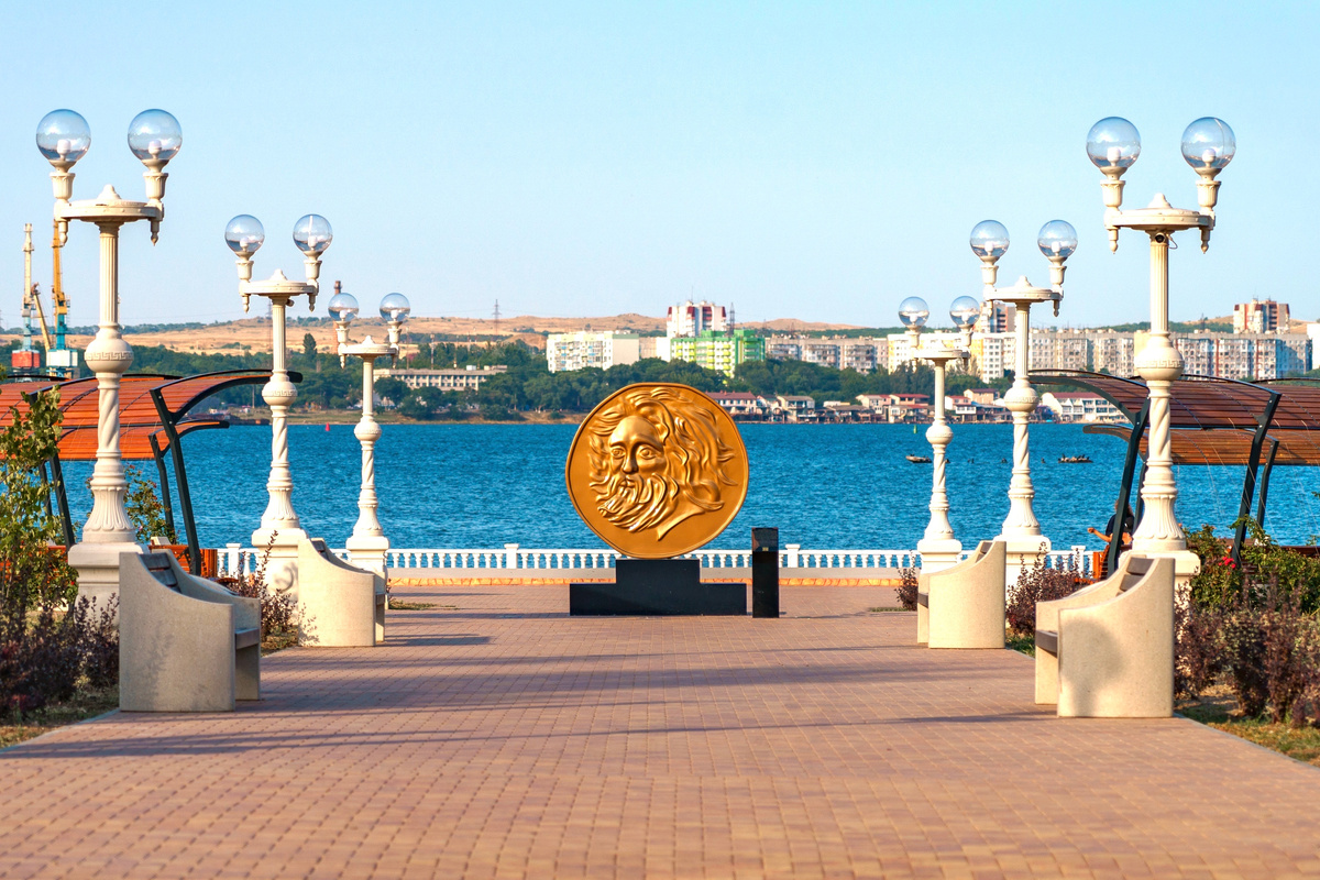 Сквер на Адмиралтейском проезде в Керчи
© Туристический портал Республики Крым, Ксения Гасица