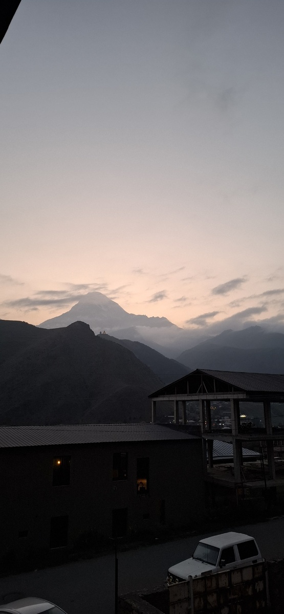 Утренний вид на Казбек 