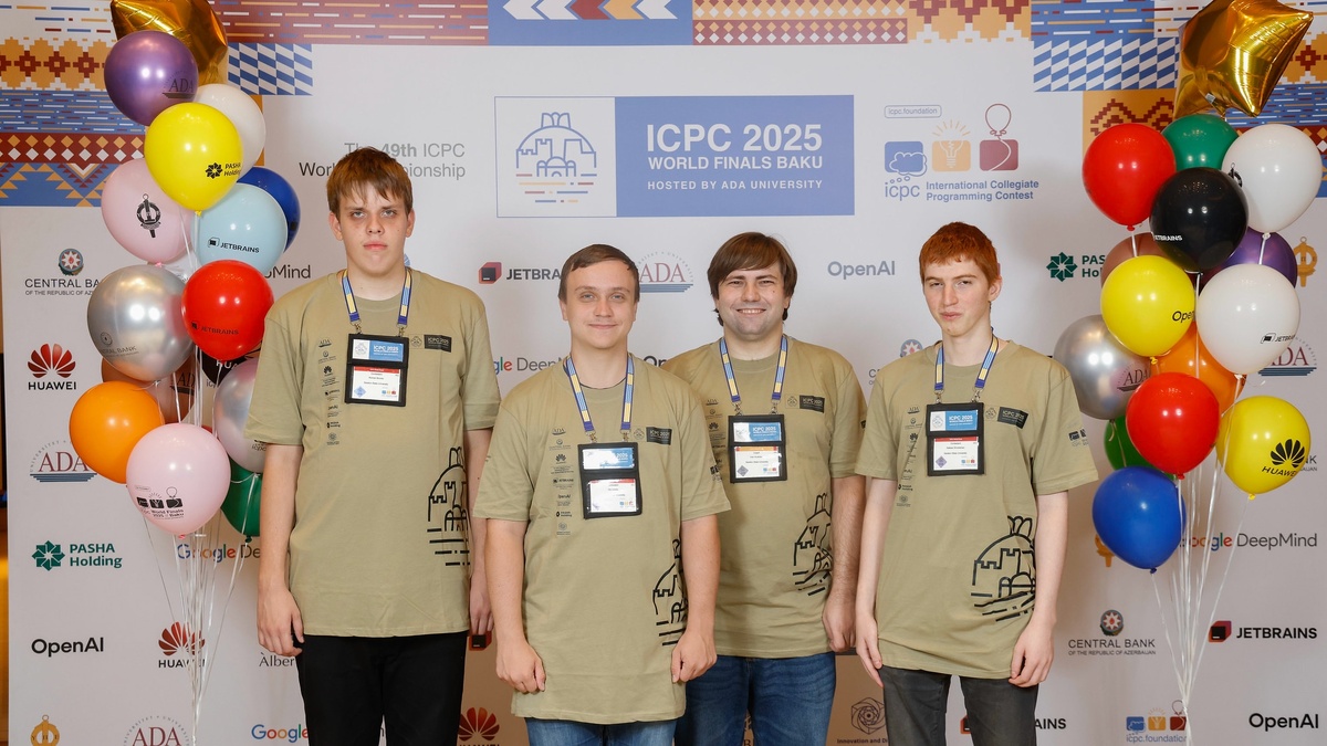 Команда СГУ. Илья Ланкин – второй слева