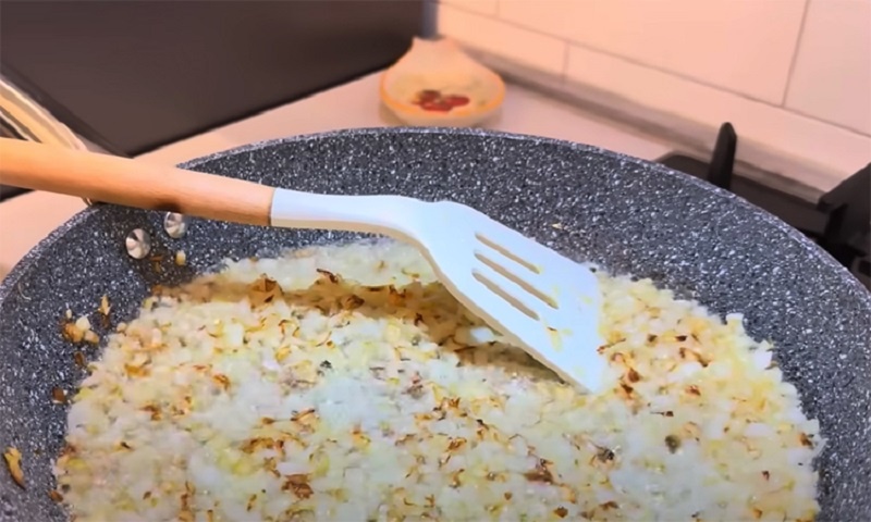 Пирожки с говядиной: сочный рецепт из детства