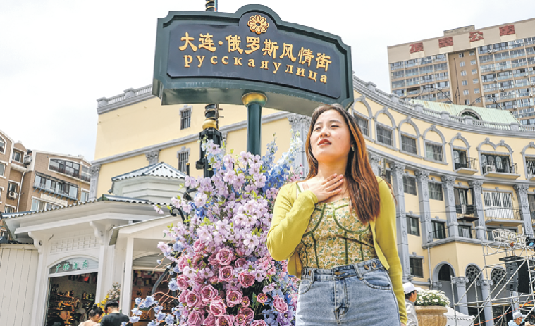 И там можно заказать свинину в сладком соусе, байцзю и борщ. Фото: Юрий СМИТЮК/ТАСС