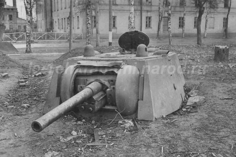"Упрощенная" 90 мм башня от танка КВ-1 производства ЛКЗ выпуска августа 1941 года в Красногвардейске (коллекция автора)