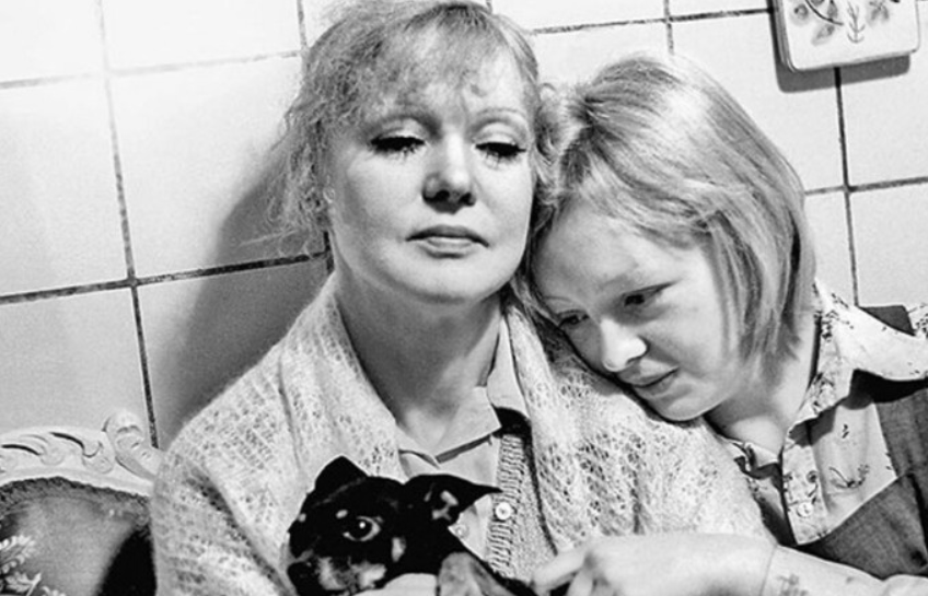 Маша в редкие минуты рядом с мамой в домашней обстановке. Фото: архив Марии Королёвой