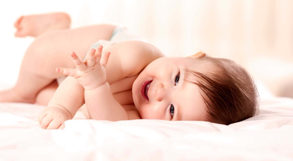 Когда ребенок начинает переворачиваться. Источник: Яндекс картинки