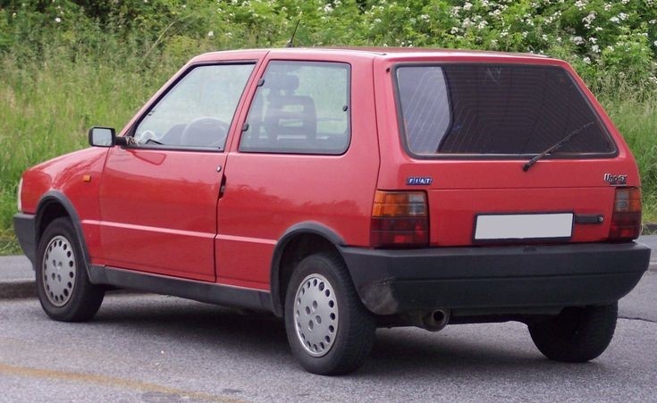  Fiat Uno сзади. Источник фото: Pinterest.ru