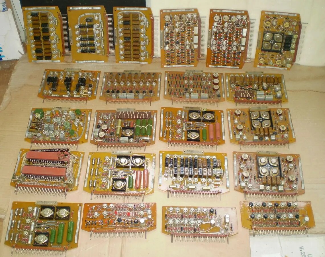 Фото взято из Яндекс картинок, платы которые содержат драгметаллы 