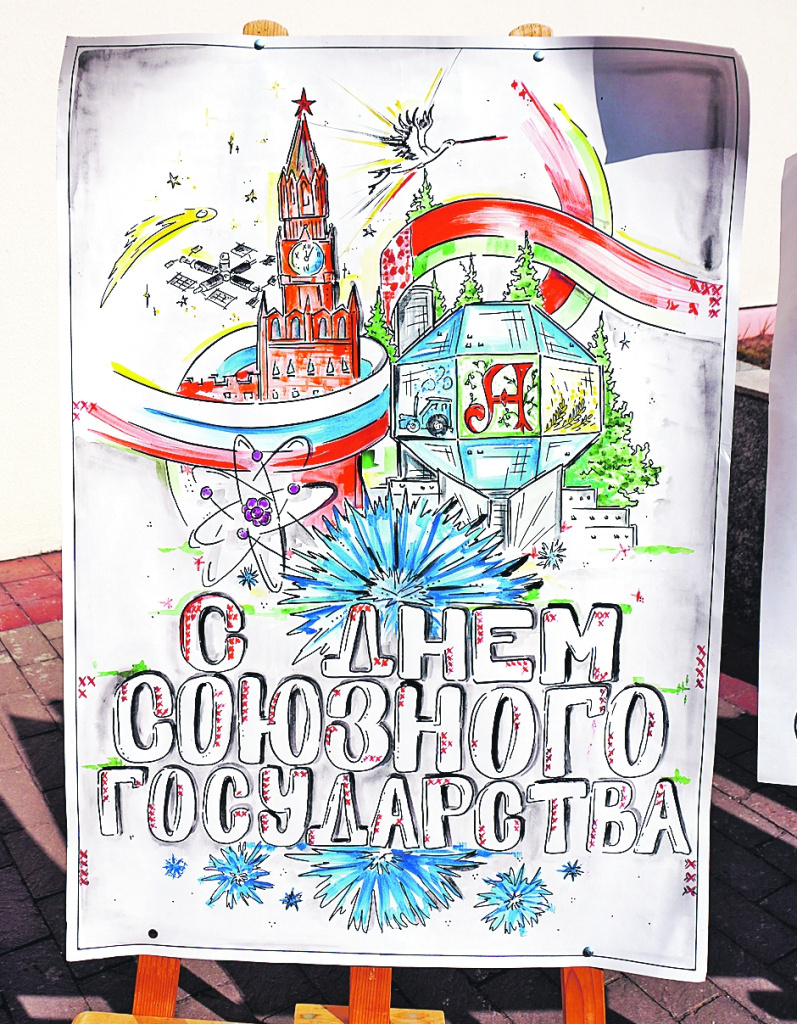 Плакаты, сделанные своими руками, - хороший воспитательный стимул, в отличие от промышленного глянца.