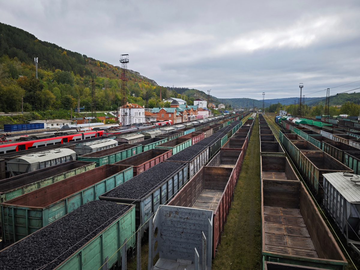 Чусовой - мощный железнодорожный узел. Фото автора