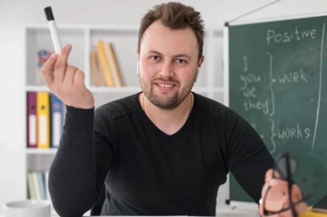    Чем отличаются педагог, учитель и преподаватель?