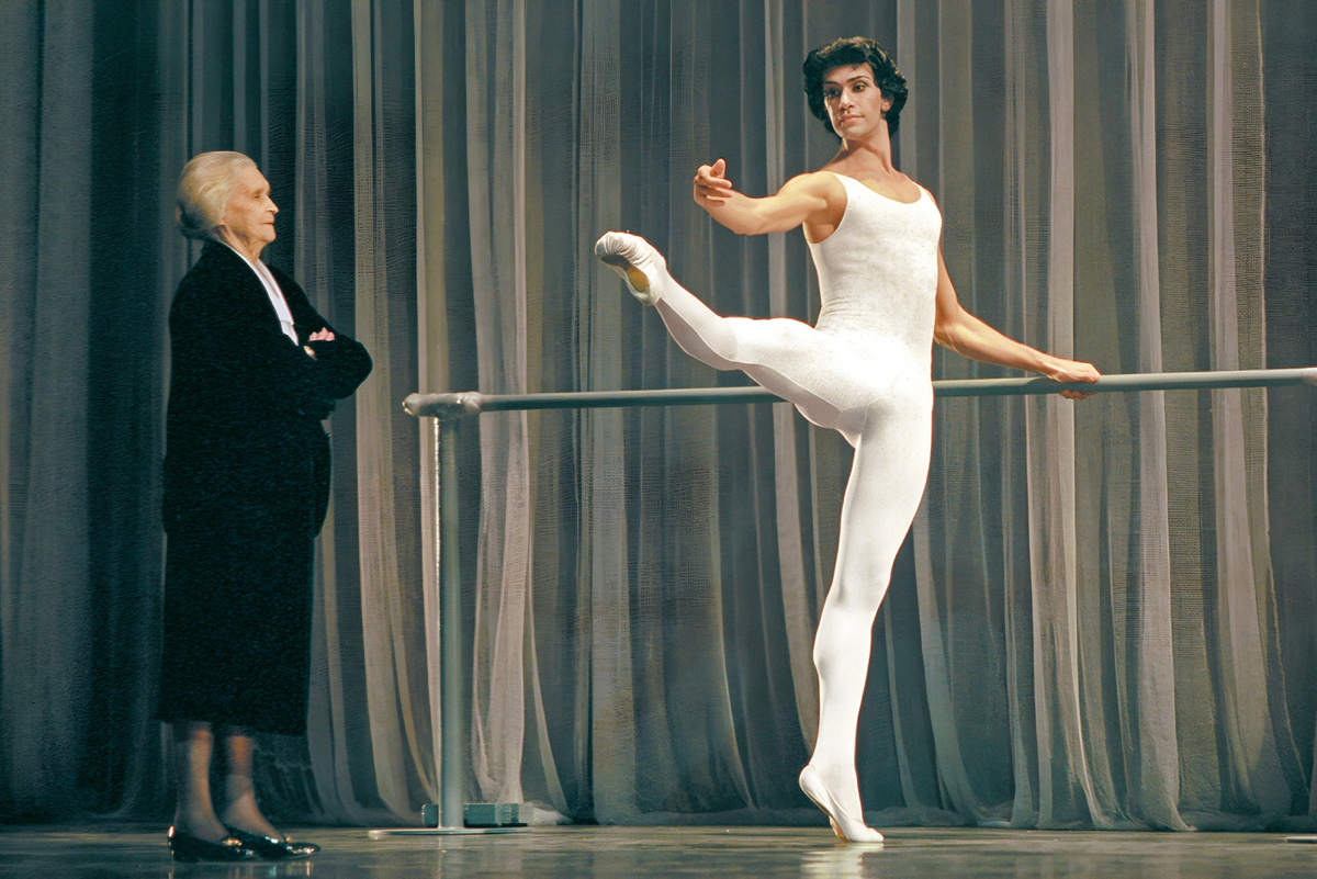 Николай Цискаридзе со своим педагогом Семеновой Мариной