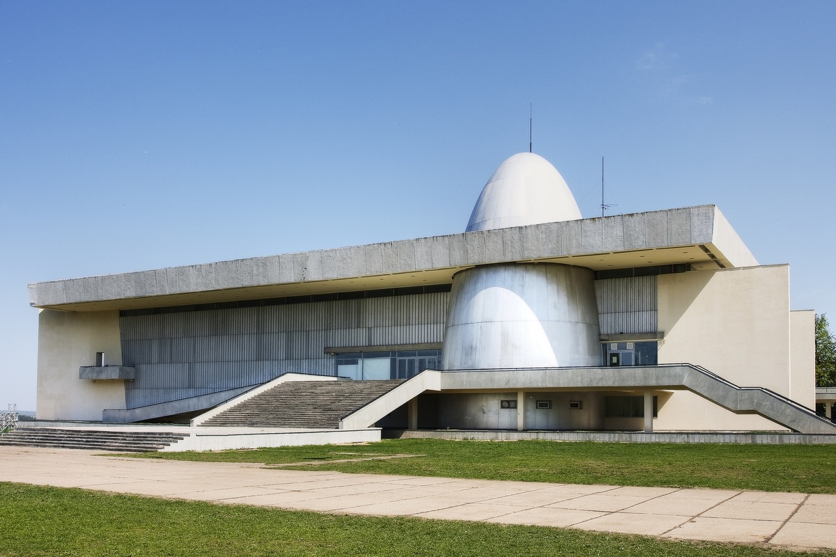 *Государственный музей истории космонавтики им. К. Э. Циолковского в Калуге (1967) – яркий пример «космической» архитектуры*