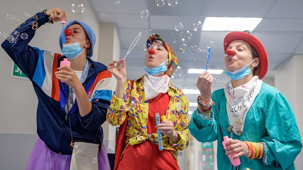    16 сентября медицинские клоуны отмечают профессиональный праздник. Фото: Центр развития медицинской клоунады «ЗДЕСЬ С ТОБОЙ»