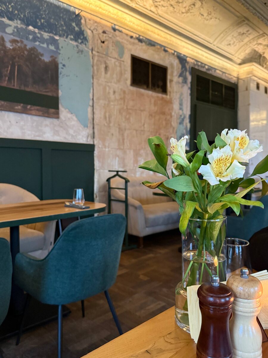 Это галерея, листайте, чтобы увидеть больше фото :) 