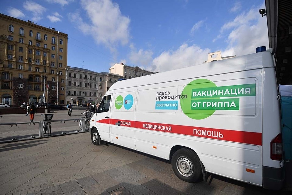    Прививку сделали более 353 тысяч горожан. Иван МАКЕЕВ