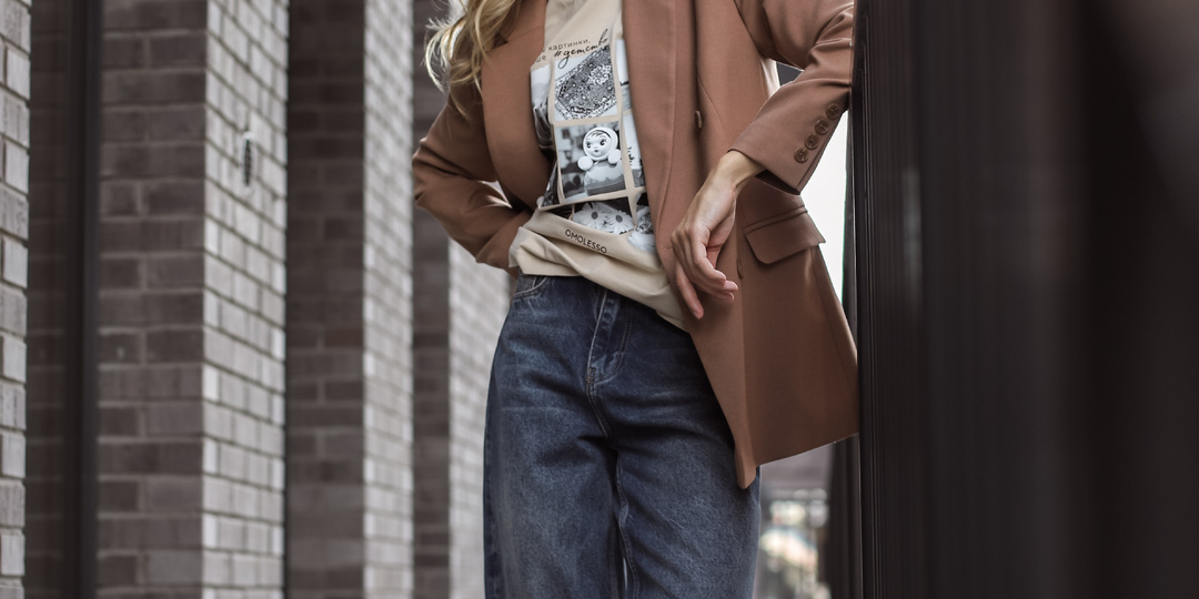 Классический жакет с джинсами: формула стиля вне времени Почему этот дуэт работает всегда?