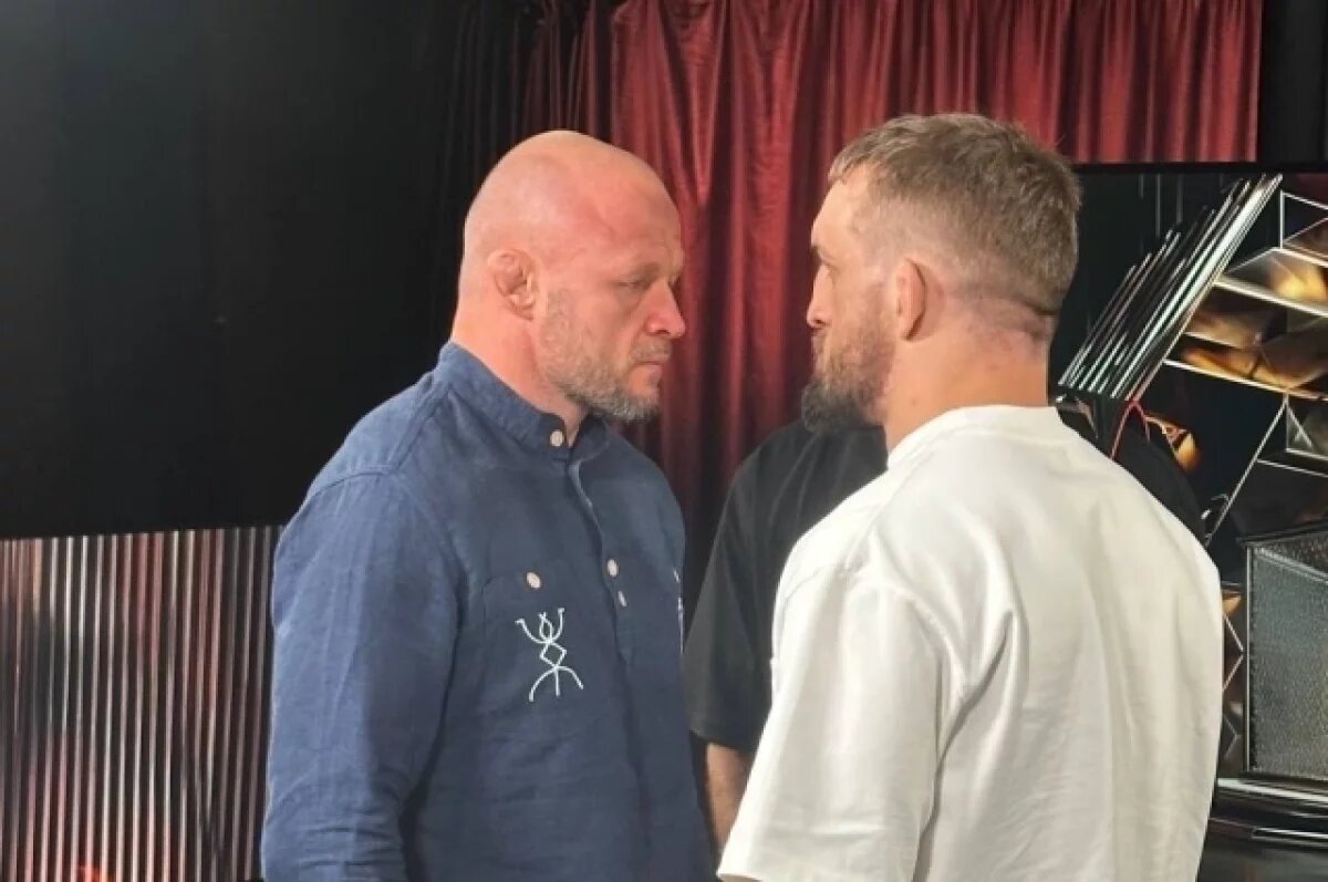    Омский боец Шлеменко провёл битву взглядов перед реваншем