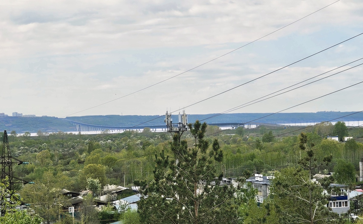 А это сам мост, вид с остановки, где мы довольные остановились после спуска