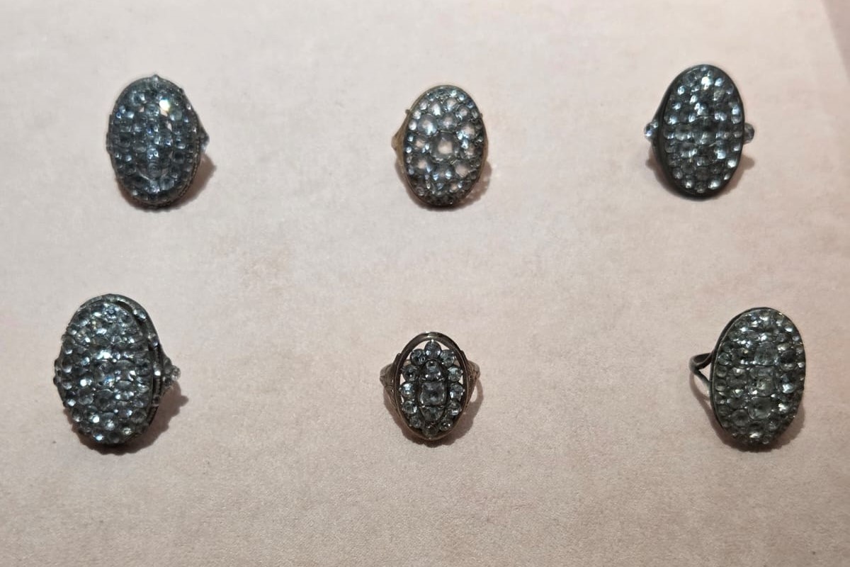 Кольца Россия Англия Вторая половина XVIII - начало XIX ,белометаллический сплав, медный сплав, стразы 