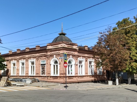 Павловский историко-краеведческий музей размещён в бывшем «Особняке Ляшенко», личном доме крупного землевладельца Ляшенко Анисима Васильевича, построенном в 1905 году. 