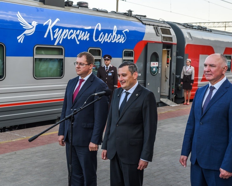     Александр Хинштейн осмотрел поезд "Курский соловей"