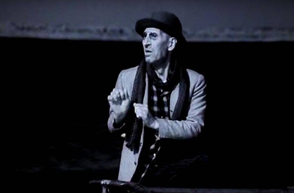 Господа! Господа! Неужели, вы сейчас будете нас бить?

 