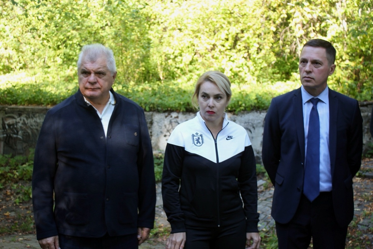    Вице-спикер Петросовета Александр Ханцевич, глава Петрозаводского городского округа Инна Колыхматова и премьер-министра правительства Карелии по вопросам экономики Олег Ермолаев. Фото: Петрозаводский городской совет/ ВКонтакте