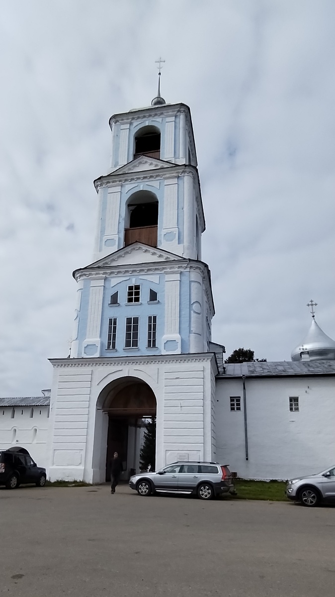 Вход в монастырь 