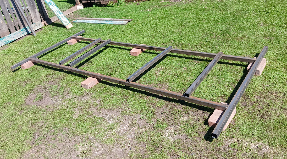 Тут я пытаюсь придумать как сделать раму. 