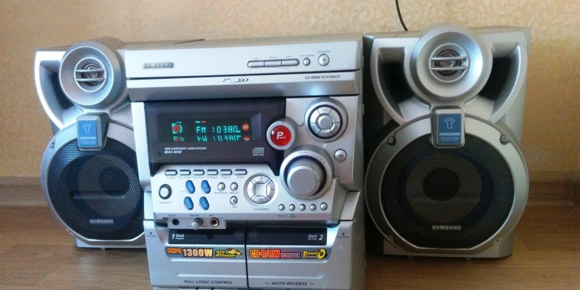 Старый музыкальный центр