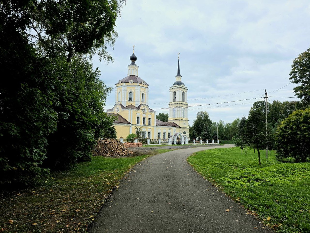 Троицкий храм села Голочёлово в Подмосковье