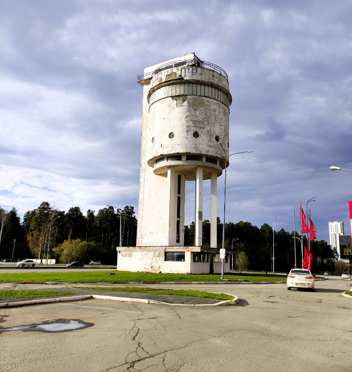 Да, обветшала, но всё ещё интересна и необычна и привлекательна. Фото автора.