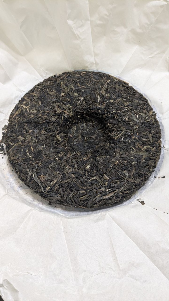 Что находится под красивой, яркой оберткой? Ароматные, прессованные чайные листья!