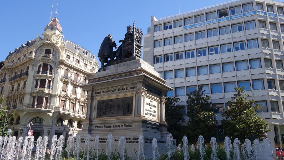 Испания. Гранада. Площадь Изабель ла Католика